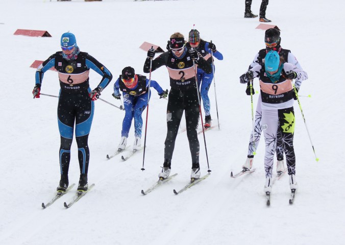 Frédérique Vézina (no 9) a commencé en lionne avec une 2e place dans le 10 km pas de patin, puis 2e de la finale B tout juste derrière Maya./Fred Vézina place a startling 2nd in the Women 10 km F and then 7th in the sprint, right behind Maya.