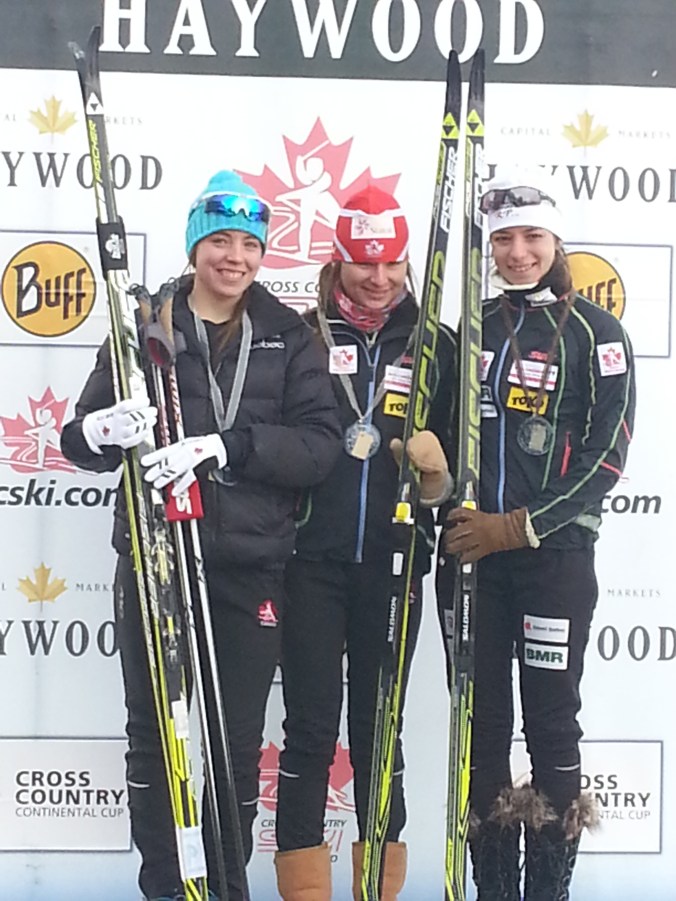 Le podium des femmes juniors au 5 km: Anne-Marie Comeau, Katherine Stewart-Jones et Frédérique Vézina (photo: Jimmy Gunka) 