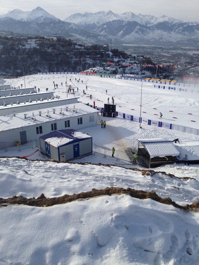 Vue du stade d'Almaty à partir du parcours