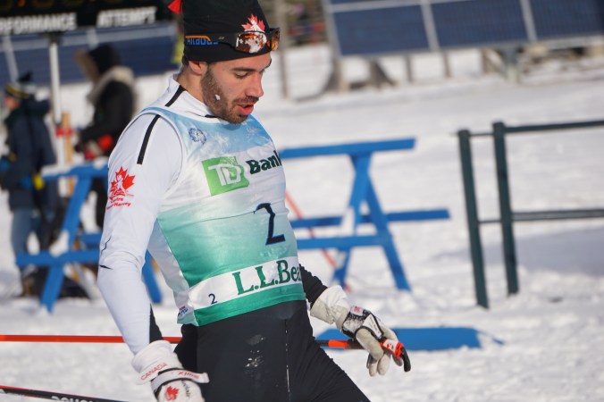 Ricardo Izquierdo-Bernier T'as mis d'la neige dans mes lunettes, Ginette! Ricardo Izquiero-Bernier a fait un «flat face» après avoir cassé un bâton (photo: pierre shanks)