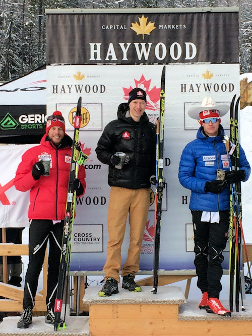 Alexis Dumas trône sur le podium. (photo: Ski de fond Canada)
