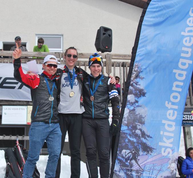 Pierrick Sarthou au centre, Antoine Barrette à sa gauche (photo: Ski de fond Québec)